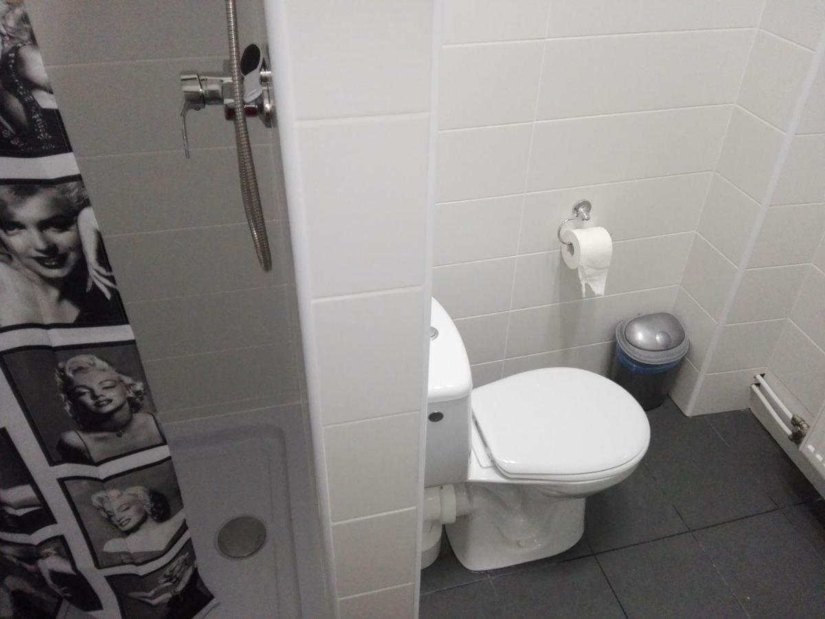 Lulu Hostel Lublin Buitenkant foto